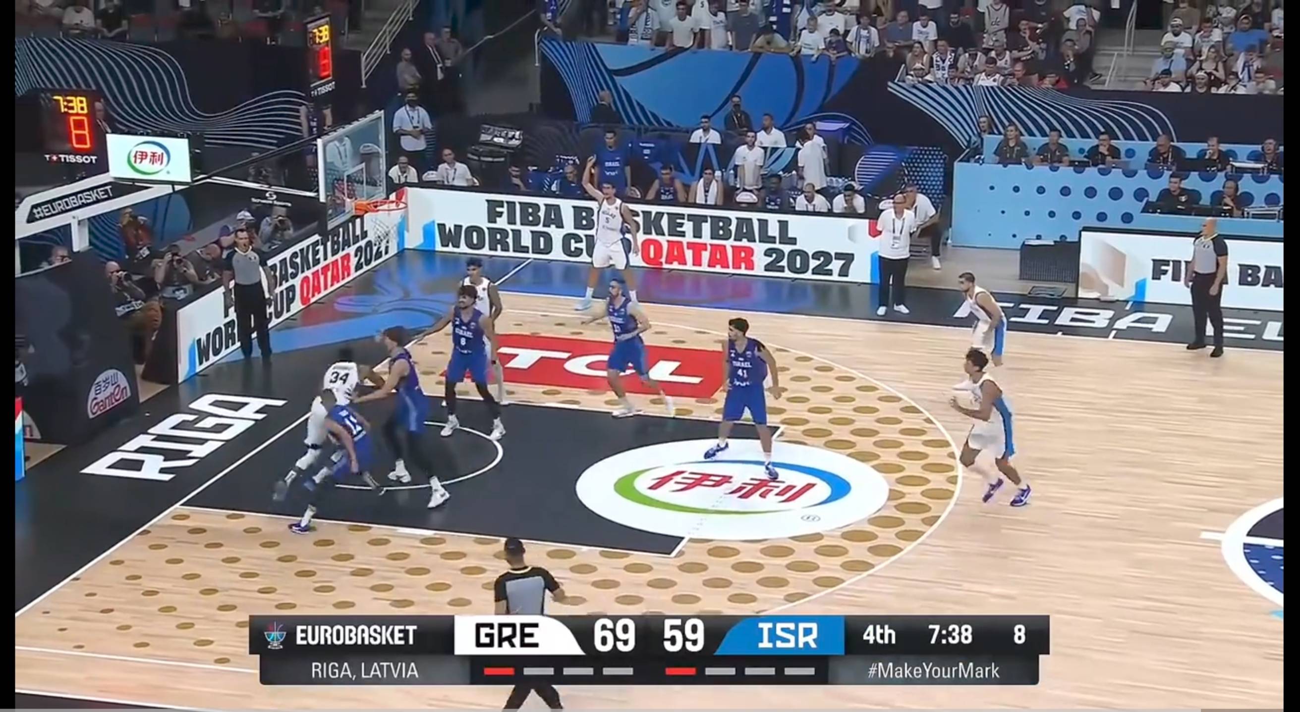  字母哥持球进攻 